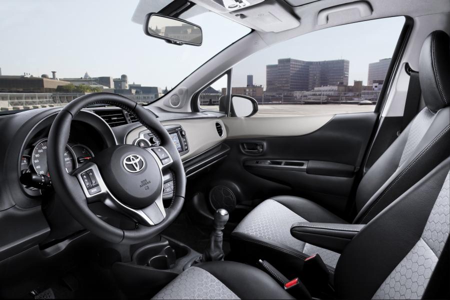  Toyota Yaris 2012 года  (фото 33 из 56)